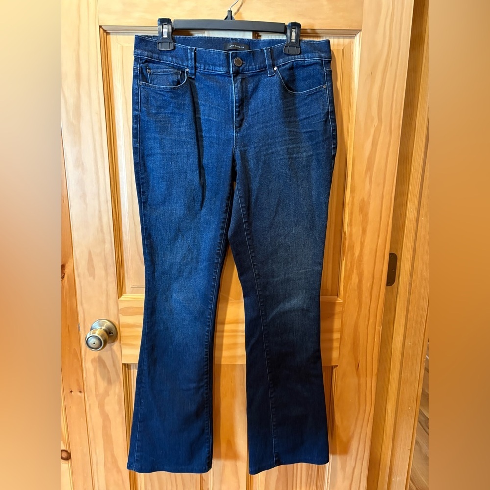 Ann Taylor "The Boot" Modern Fit jeans in a dark indigo wash women’s 10